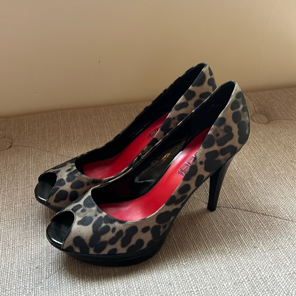 Leopard print platform heels, size 8